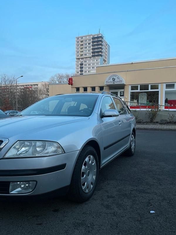 Silber Gebraucht 2009 Skoda Octavia Kombi | 2.800 € (Guter Preis) - Bild 1/4