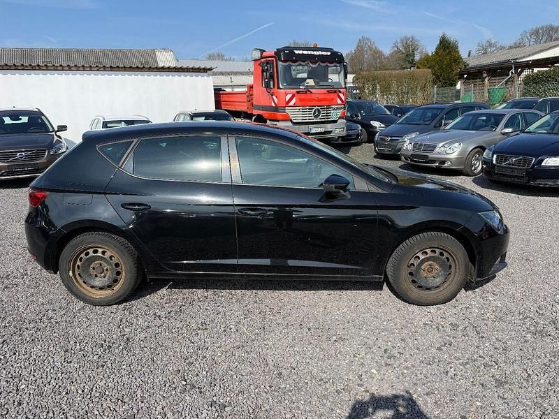 Second-hand Seat Leon Style 105 CP (77 kW) 2015 Negru Berlinǎ