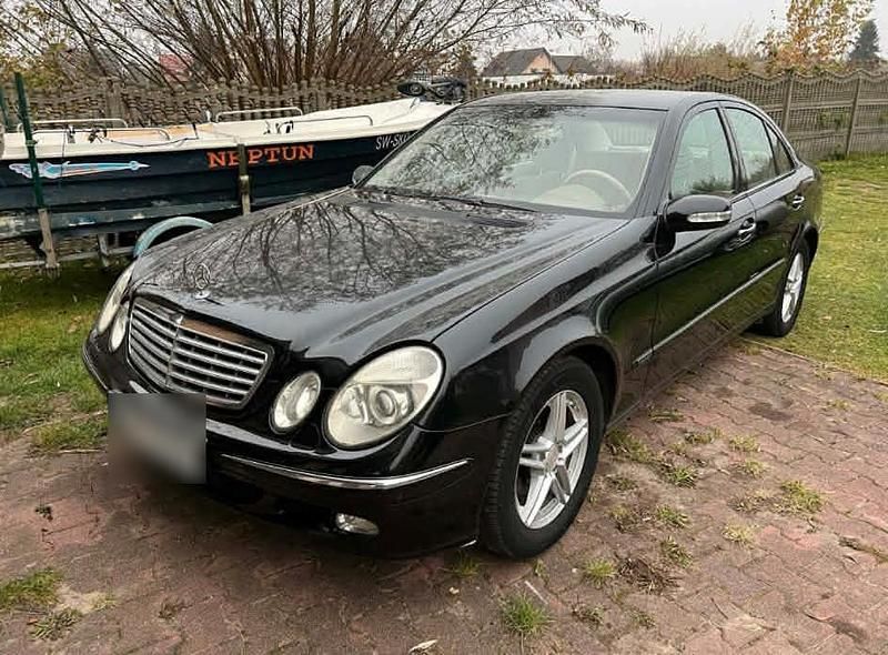 Gebraucht Mercedes E270 Avantgarde 177 PS (130 kW) 2003 Schwarz Limousine