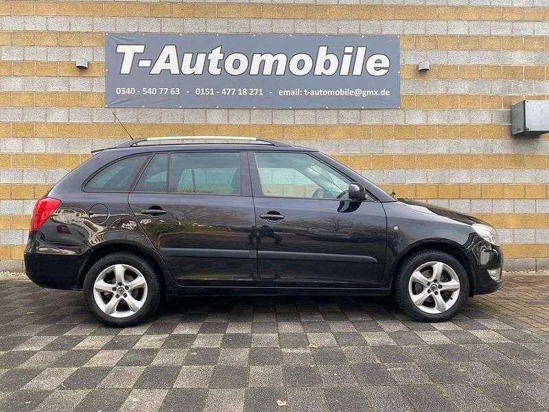 Schwarz Gebraucht 2011 Skoda Fabia Kombi | 6.199 € (Teuer) - Bild 1/3