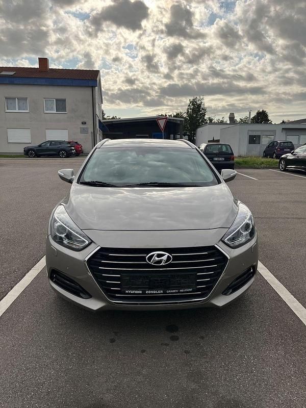 Grau Gebraucht 2017 Hyundai i40 Premium Kombi | 6.499 € (Fairer Preis) - Bild 1/4