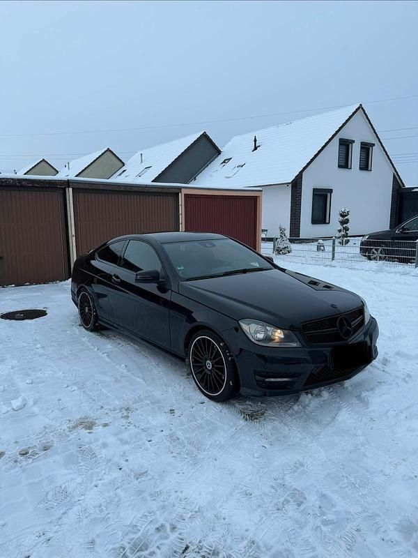 Gebraucht Mercedes C180 156 PS (114 kW) 2011 Schwarz Coupé