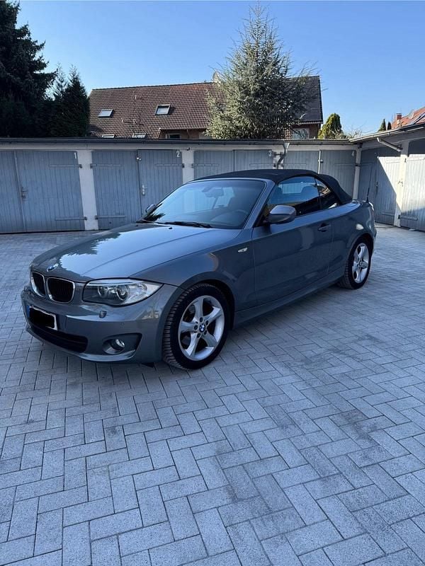 Grau Gebraucht 2011 BMW 120 Cabriolet Cabrio | 10.450 € (Fairer Preis) - Bild 1/4
