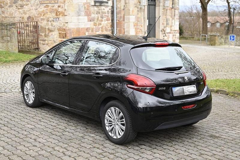 Gebraucht Peugeot 208 Active 83 PS (61 kW) 2016 Schwarz Kleinwagen