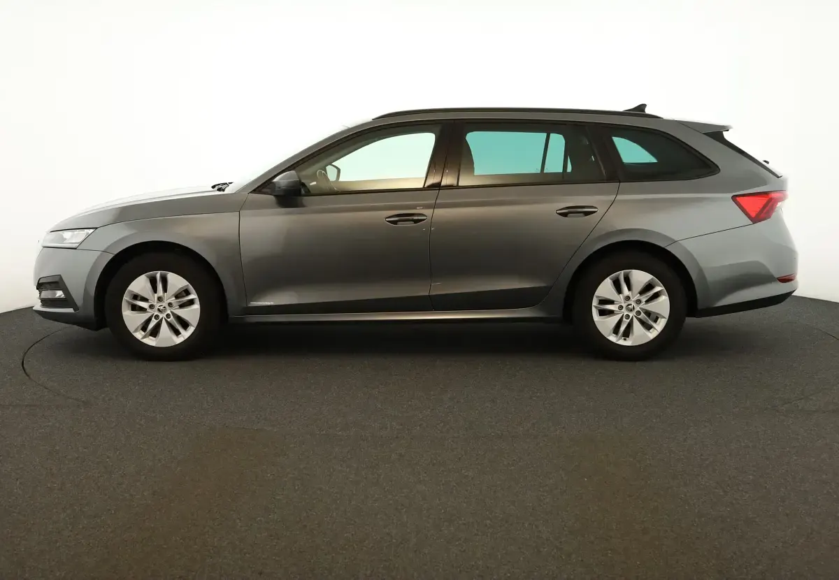 Gebraucht Skoda Octavia Ambition 150 PS (110 kW) 2023 Graphite grey metallic Kombi