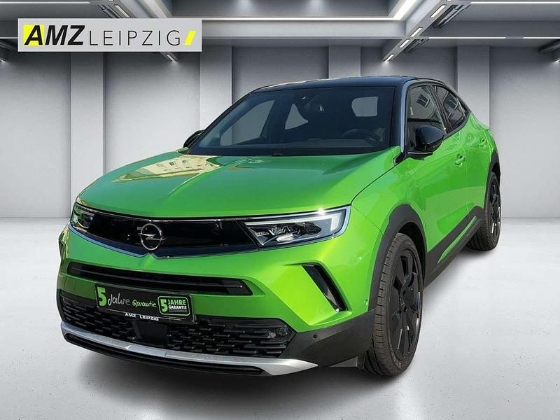 Gebraucht Opel Mokka Ultimate 131 PS (96 kW) 2023 Lackierung matcha green/typ aussenverkle (metallic) SUV