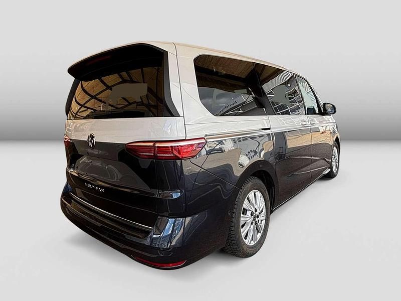 Second-hand VW Multivan Style 204 CP (150 kW) 2025 Alb Monovolum