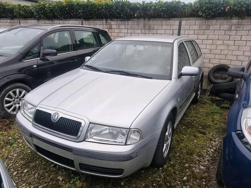 Silber Gebraucht 2003 Skoda Octavia Kombi | 1.000 € (Guter Preis) - Bild 1/4