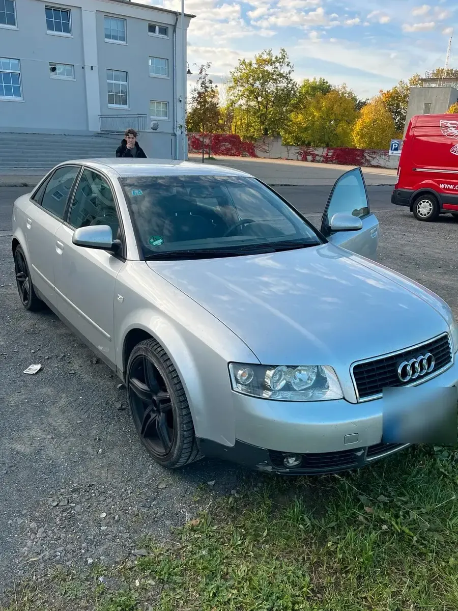 Gebraucht Audi A4 130 PS (95 kW) 2001 Silber Limousine