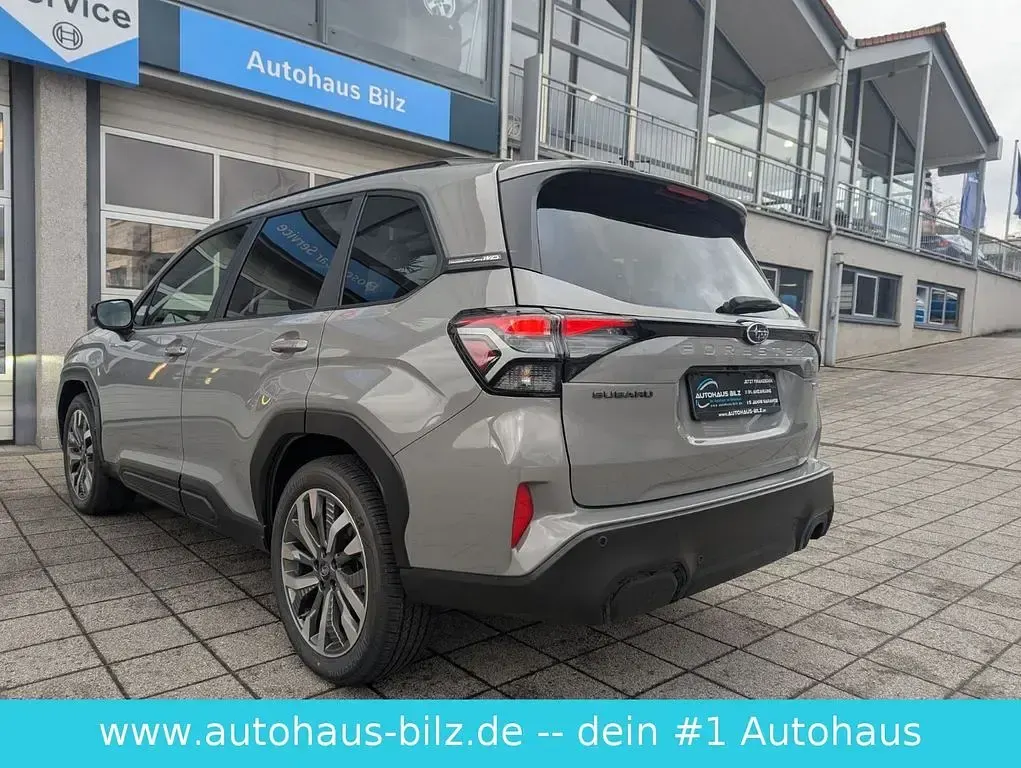Neu Subaru Forester Platinum 136 PS (100 kW) 2026 River rock perl SUV