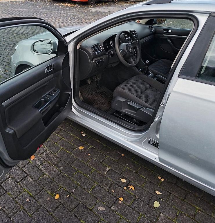 Gebraucht VW Golf VII Trendline 105 PS (77 kW) 2013 Silber Kombi