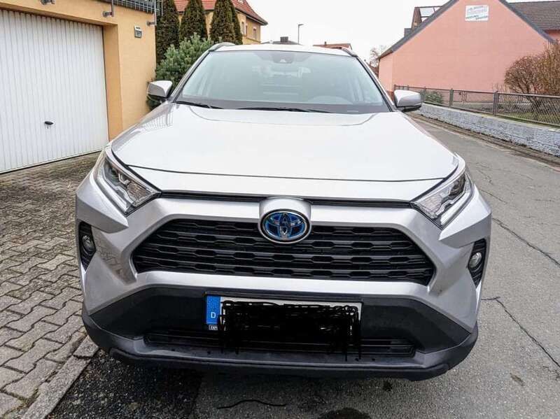 Silber Gebraucht 2021 Toyota RAV4 Hybrid Comfort SUV | 27.500 € - Bild 1/4