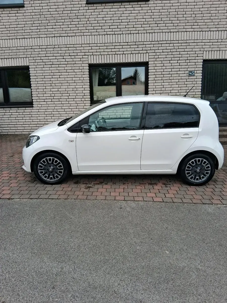 Używany Seat Mii Chic 60 KM (44 kW) 2019 Biały Hatchback