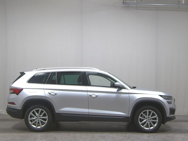 Brilliantsilber metallic Gebraucht 2022 Skoda Kodiaq Style SUV | 28.780 € (Superpreis) - Bild 1/4