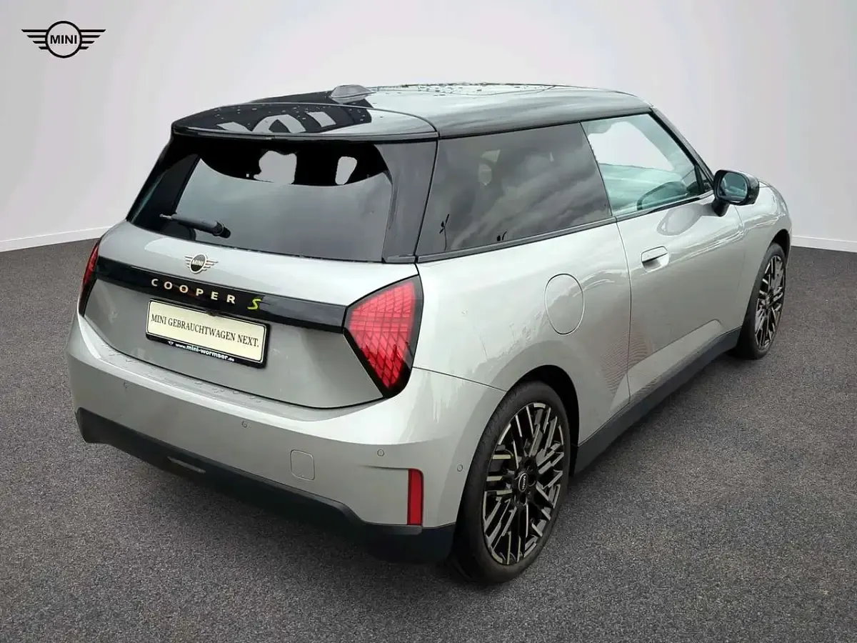 Gebraucht Mini Cooper SE Favoured 160 kW (218 PS) 2025 Grau Kleinwagen