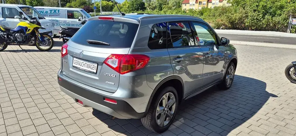 Gebraucht Suzuki Vitara Comfort 120 PS (88 kW) 2018 Grau SUV
