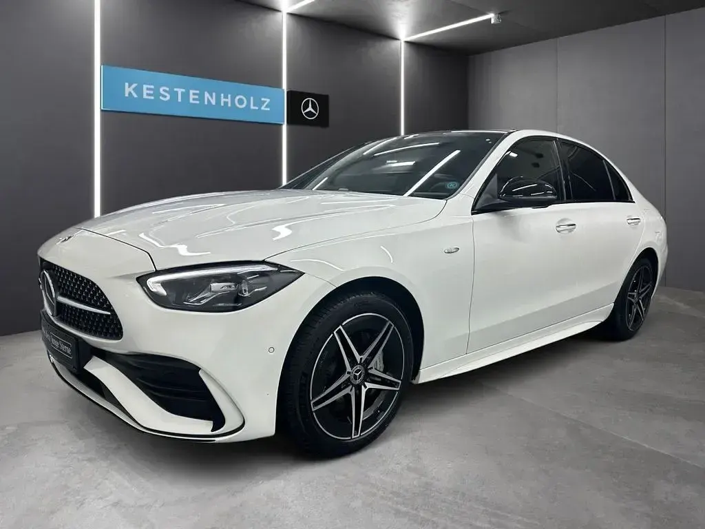 Gebraucht Mercedes C300e AMG 313 PS (230 kW) 2025 Weiß Limousine