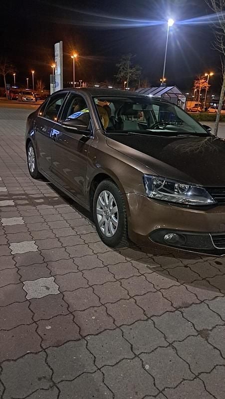 Gebraucht VW Jetta 140 PS (102 kW) 2011 Braun Limousine