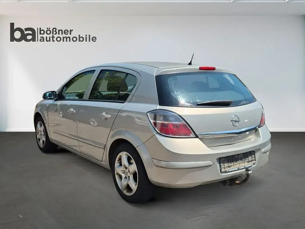 Gebraucht Opel Astra 116 PS (85 kW) 2008 Pannacotta Limousine