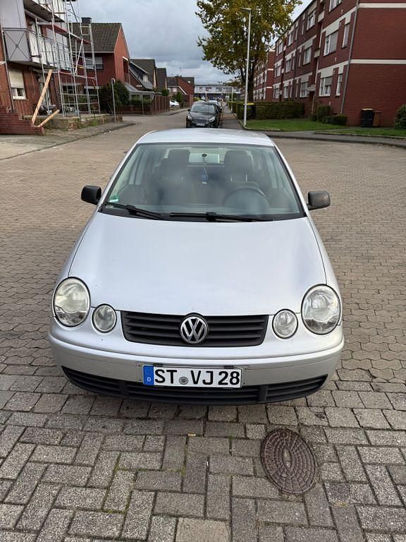 Silber Gebraucht 2003 VW Polo Basis Limousine | 725 € (Guter Preis) - Bild 1/4