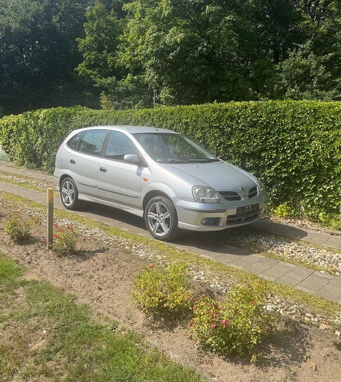 Silber Gebraucht 2004 Nissan Almera Tino Acenta+ Van / Kleinbus | 2.790 € (Etwas zu teuer) - Bild 1/4