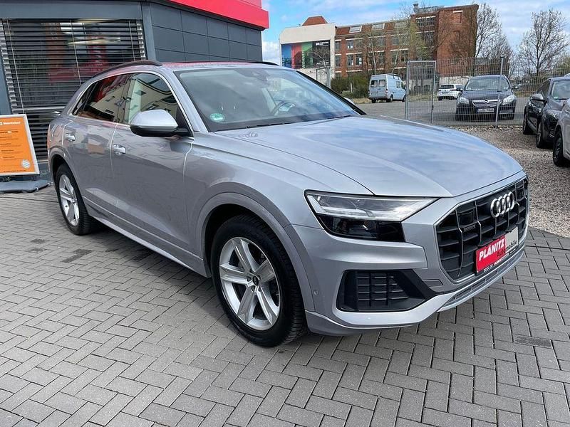 Gebraucht Audi Q8 Ambiente 286 PS (210 kW) 2021 Florettsilber metallic SUV