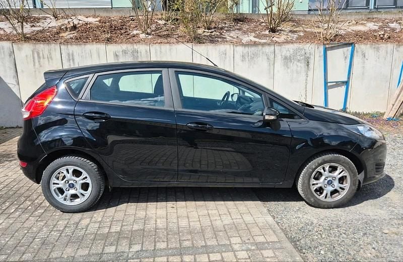Second-hand Ford Fiesta 101 CP (74 kW) 2017 Negru Hatchback