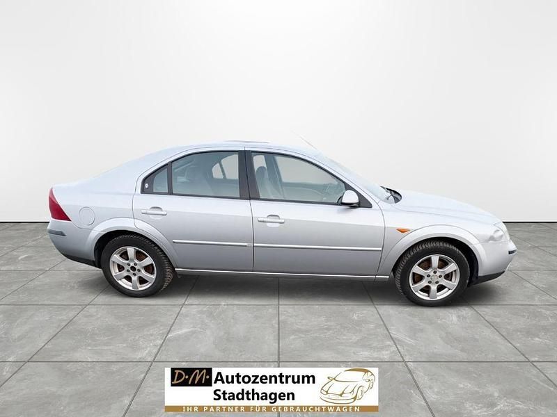 Gebraucht Ford Mondeo 145 PS (106 kW) 2002 Silber Limousine