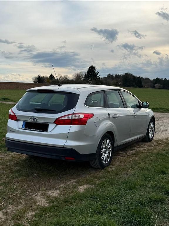 Gebraucht Ford Focus 125 PS (91 kW) 2011 Silber Limousine