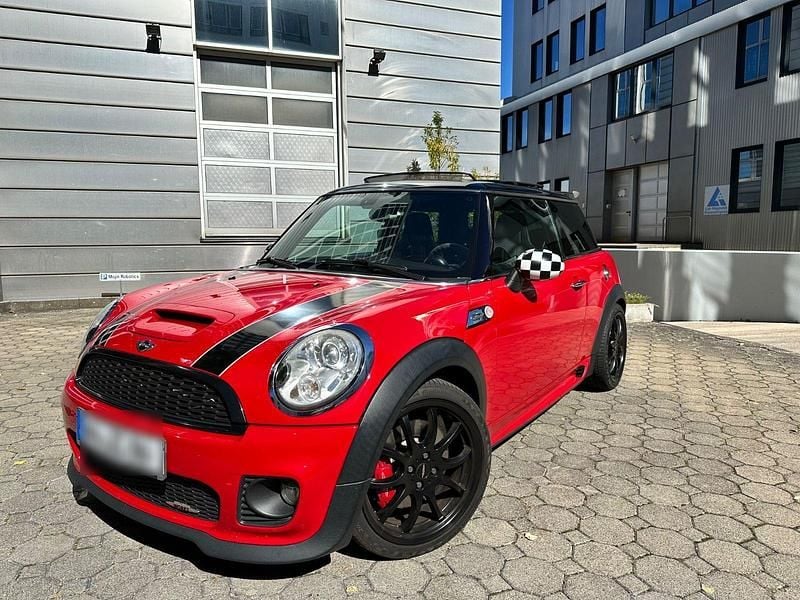 Rot Gebraucht 2009 Mini John Cooper Works Kleinwagen | 8.500 € (Etwas zu teuer) - Bild 1/4