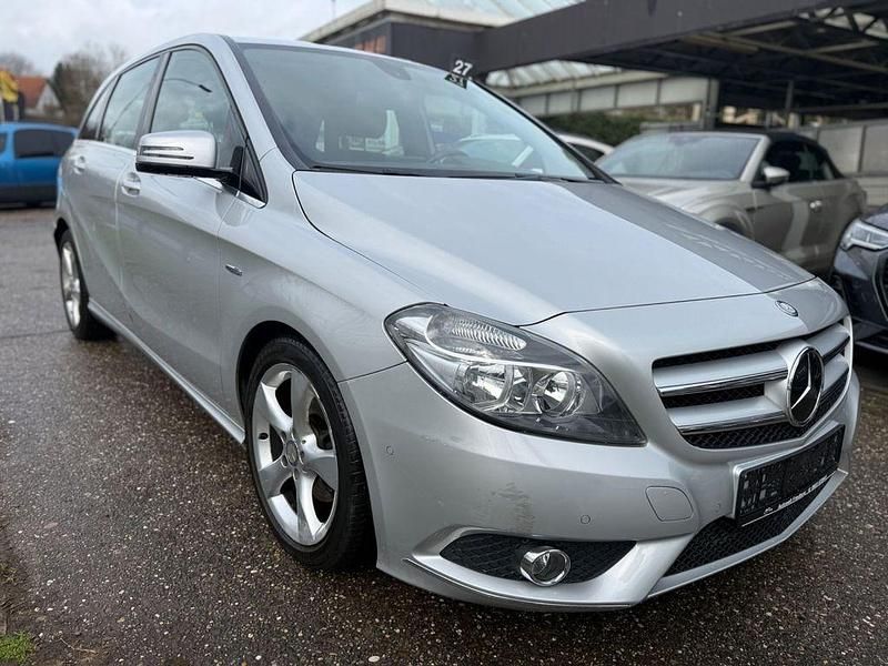Gebraucht Mercedes B180 109 PS (80 kW) 2012 Silber Van / Kleinbus