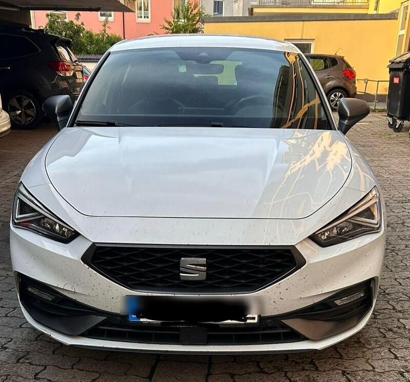 Weiß Gebraucht 2021 Seat Leon ST XCELLENCE Kombi | 21.499 € (Fairer Preis) - Bild 1/4
