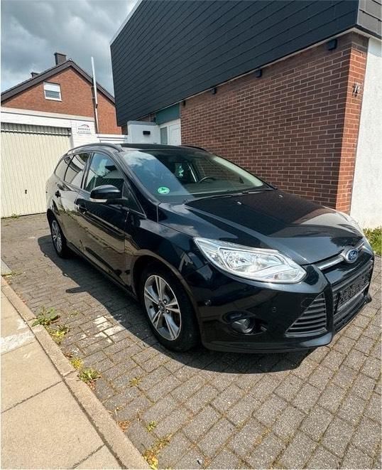 Schwarz Gebraucht 2013 Ford Focus Kombi | 3.700 € (Guter Preis) - Bild 1/4