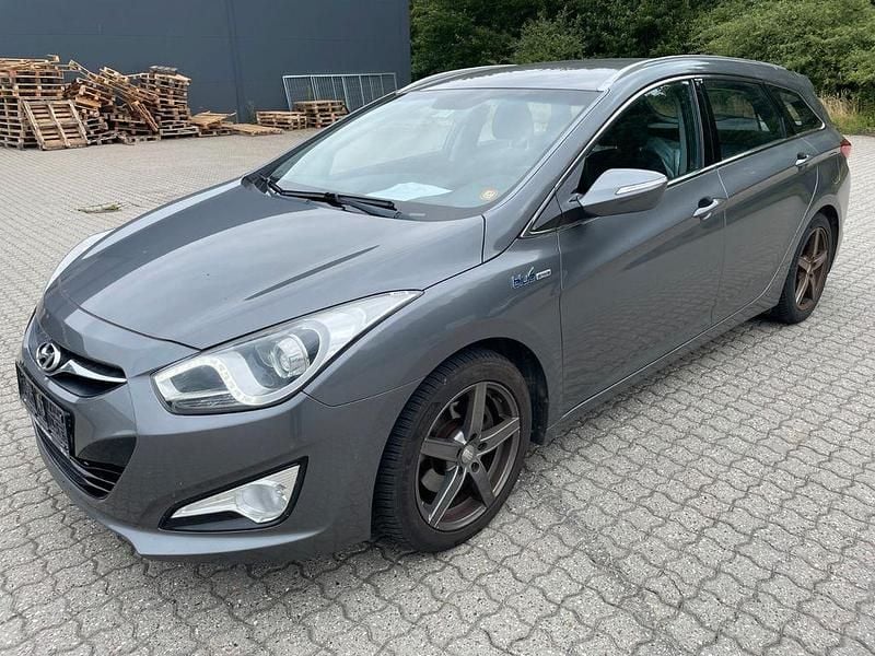 Grau Gebraucht 2014 Hyundai i40 Style Kombi | 4.500 € (Guter Preis) - Bild 1/4