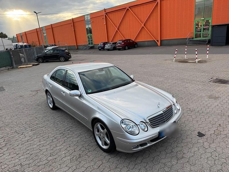 Silber Gebraucht 2004 Mercedes E280 AMG Limousine | 5.987 € (Fairer Preis) - Bild 1/4