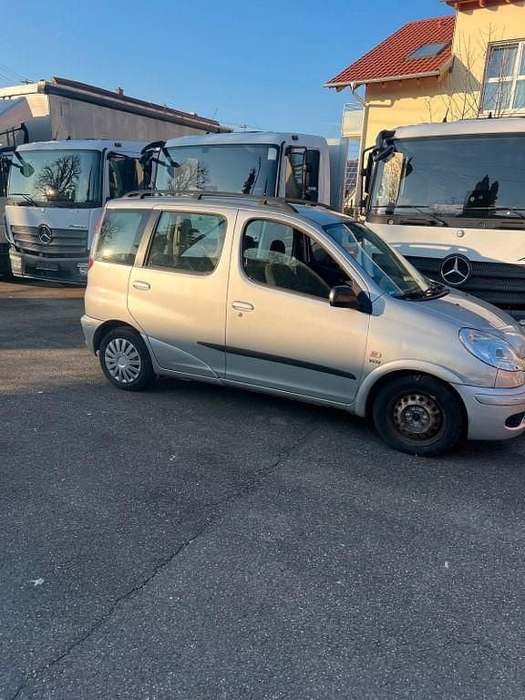 Gebraucht Toyota Yaris 87 PS (63 kW) 2004 Silber Limousine