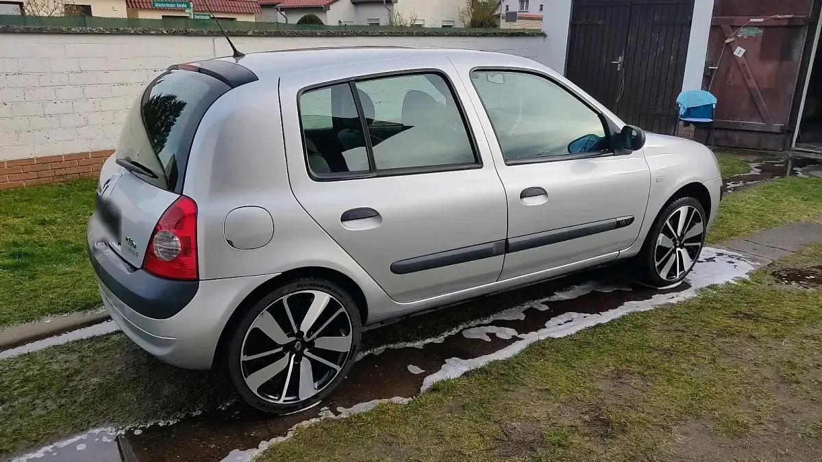 Gebraucht Renault Clio Campus 75 PS (55 kW) 2005 Silber Kleinwagen