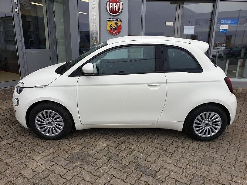 Second-hand Fiat 500e Basis 86 kW (118 CP) 2023 Alb Berlinǎ