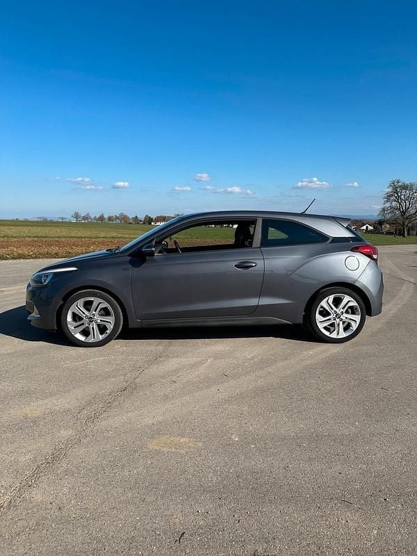Gebraucht Hyundai i20 101 PS (74 kW) 2016 Grau Coupé
