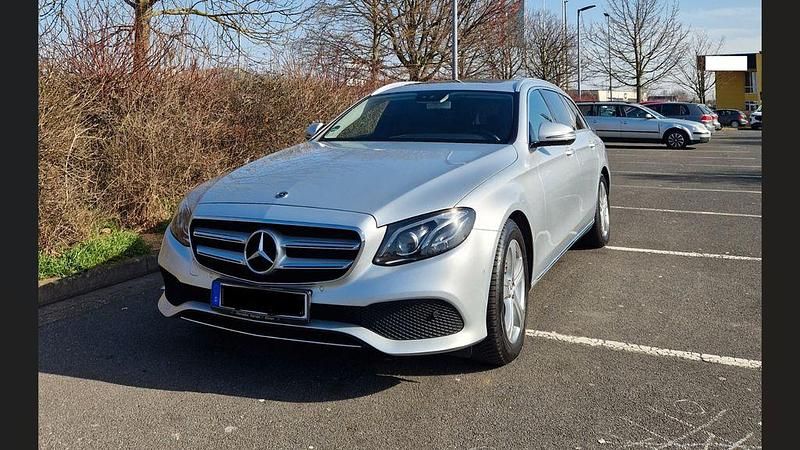 Gebraucht Mercedes E220 Avantgarde 194 PS (142 kW) 2017 Silber Kombi