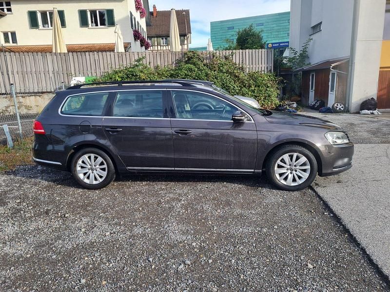 Gebraucht VW Passat 105 PS (77 kW) 2011 Braun Kombi