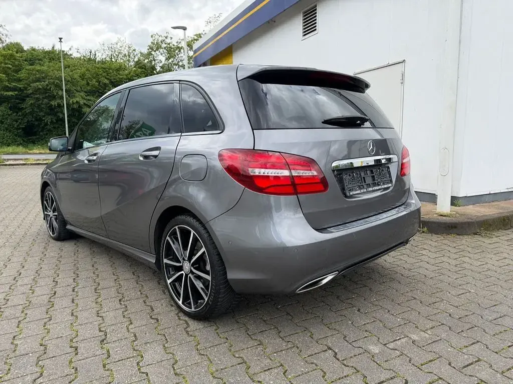 Gebraucht Mercedes B180 109 PS (80 kW) 2016 Grau Kleinwagen