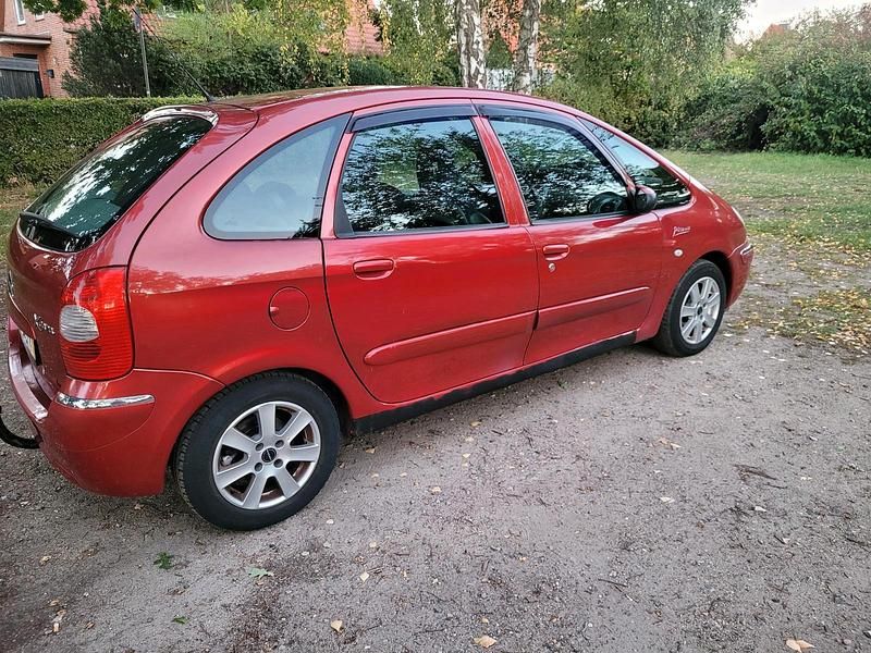 Andere farben Gebraucht 2004 Citroën Xsara Picasso Van / Kleinbus | 1.600 € (Fairer Preis) - Bild 1/4
