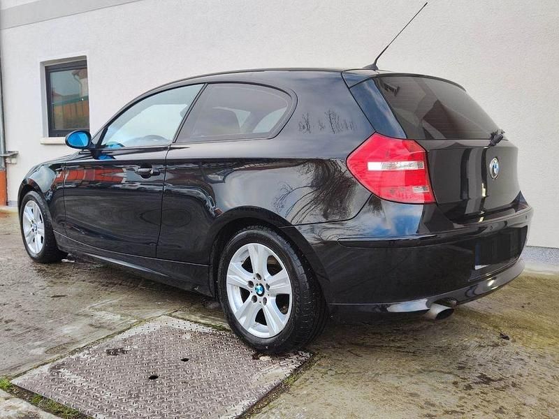 Gebraucht BMW 118 143 PS (105 kW) 2008 Schwarz Kleinwagen