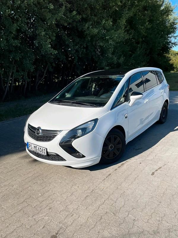 Weiß Gebraucht 2012 Opel Zafira Tourer Van / Kleinbus | 6.800 € (Fairer Preis) - Bild 1/4