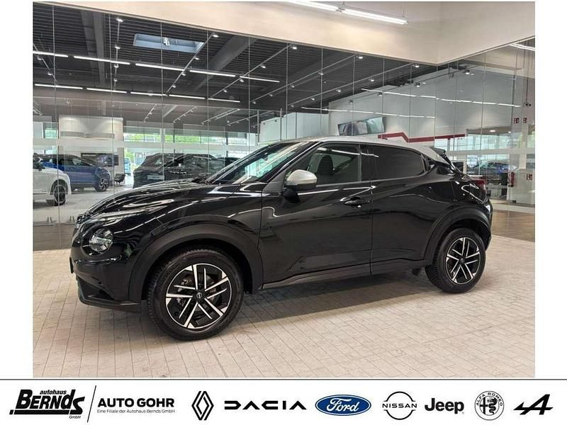 Black pearl/dach in silver (ya Gebraucht 2024 Nissan Juke N-Connecta SUV | 20.680 € (Fairer Preis) - Bild 1/4