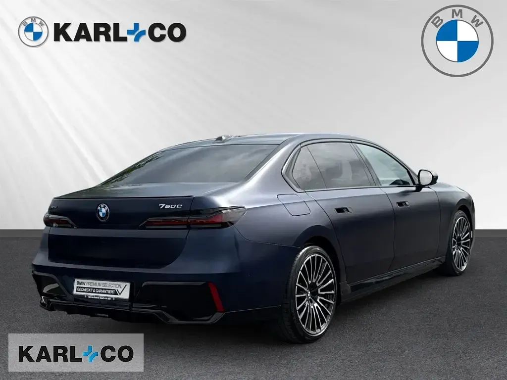 Gebraucht BMW 750e Comfort Edition 313 PS (230 kW) 2025 Blau Limousine