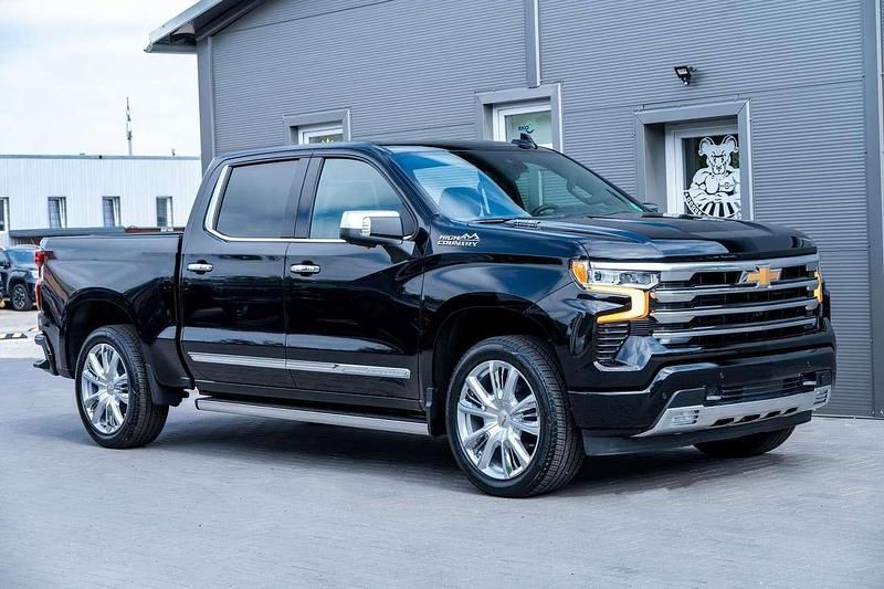 Neu Chevrolet Silverado 309 PS (227 kW) 2025 Schwarz SUV