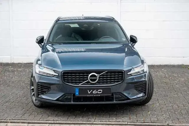 Gebraucht Volvo V60 R-Design 303 PS (222 kW) 2021 Blau Kombi