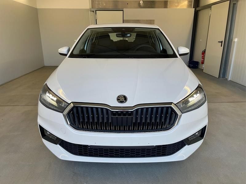 Ny Skoda Fabia Essence 2025 Hvid Hatchback